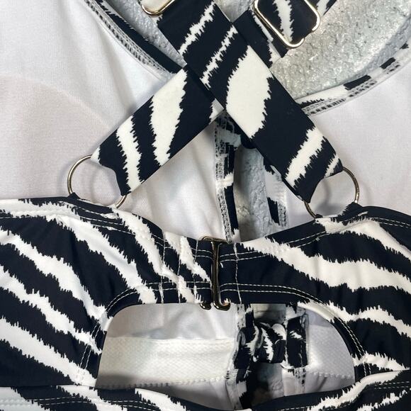 California Waves Juniors' Plus Size Printed Knot-Front 1 Piece Swimsuit, 2X - Picture 10 of 12